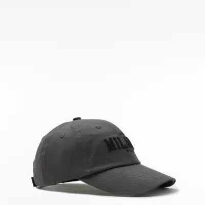 Cappello da baseball grigio Iconic New Milanes. Ricamo nero. 