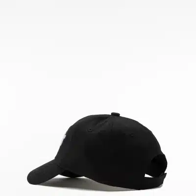 Cappello M Signature visto di lato. Ricamo nero. Nuovo stile Milanes.  